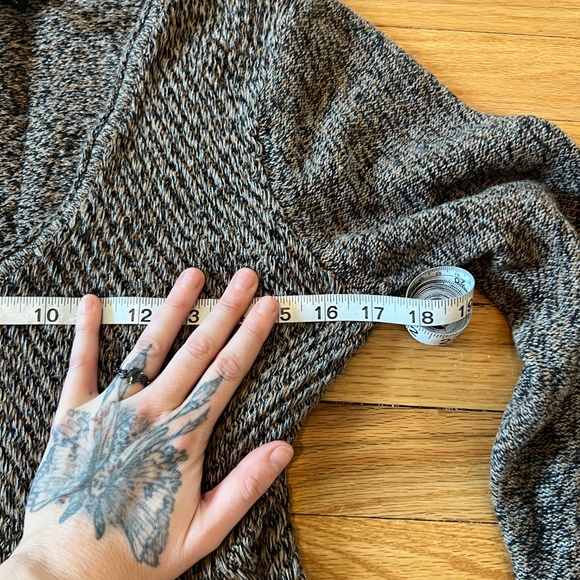 Calvin Klein v neck sweater top - Picture 2 of 5